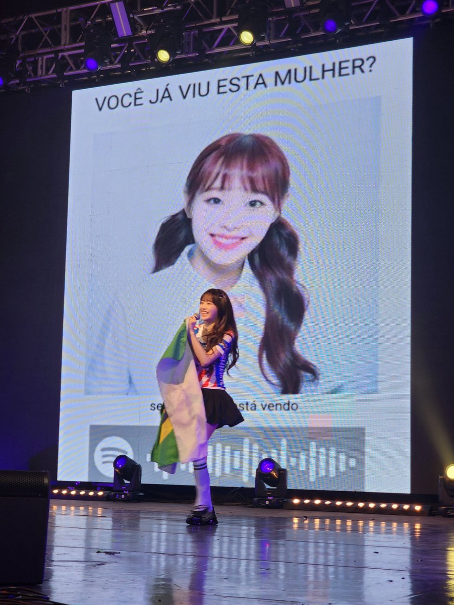 acervychuu's tweet photo. Você já viu essa mulher? https://t.co/ZVJb4u13IJ