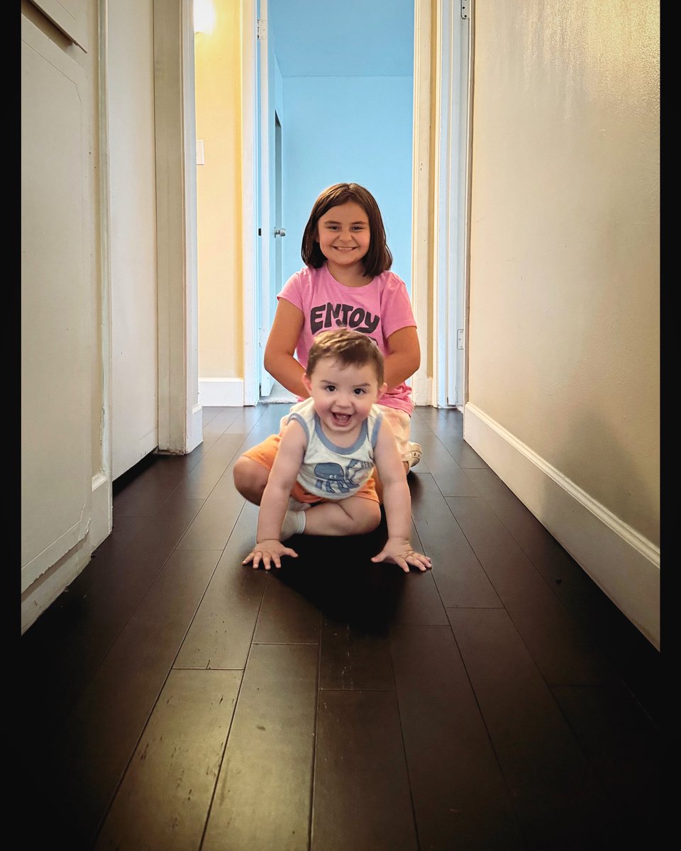 PattyCakes_713's tweet image. New house vibes. 🏡🌴 #finalwalkthrough #newhome #phoenixliving #arizona #home #brothersisterlove