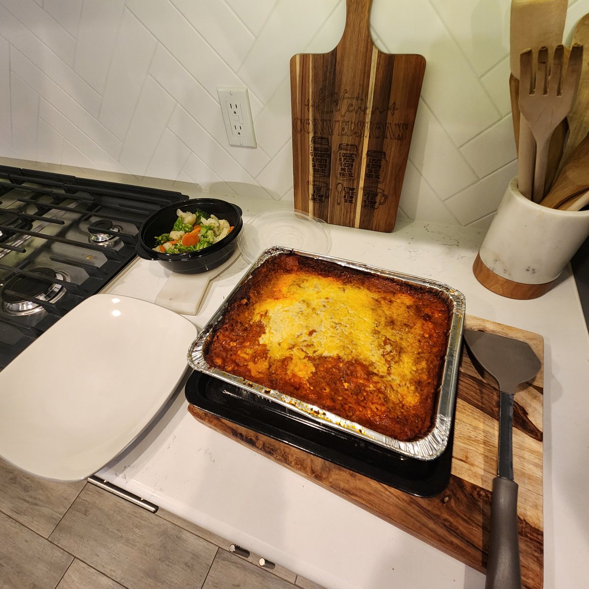 OklahomieSooner's tweet photo. They really don't make food for singles. The small ones are tiny and then there is this, hahaha. #stouffer's #lasagna https://t.co/ooNn8JFCCV