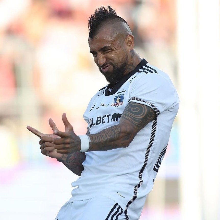 Vidal utiliza redes sociales para agradecer al pueblo colocolino.