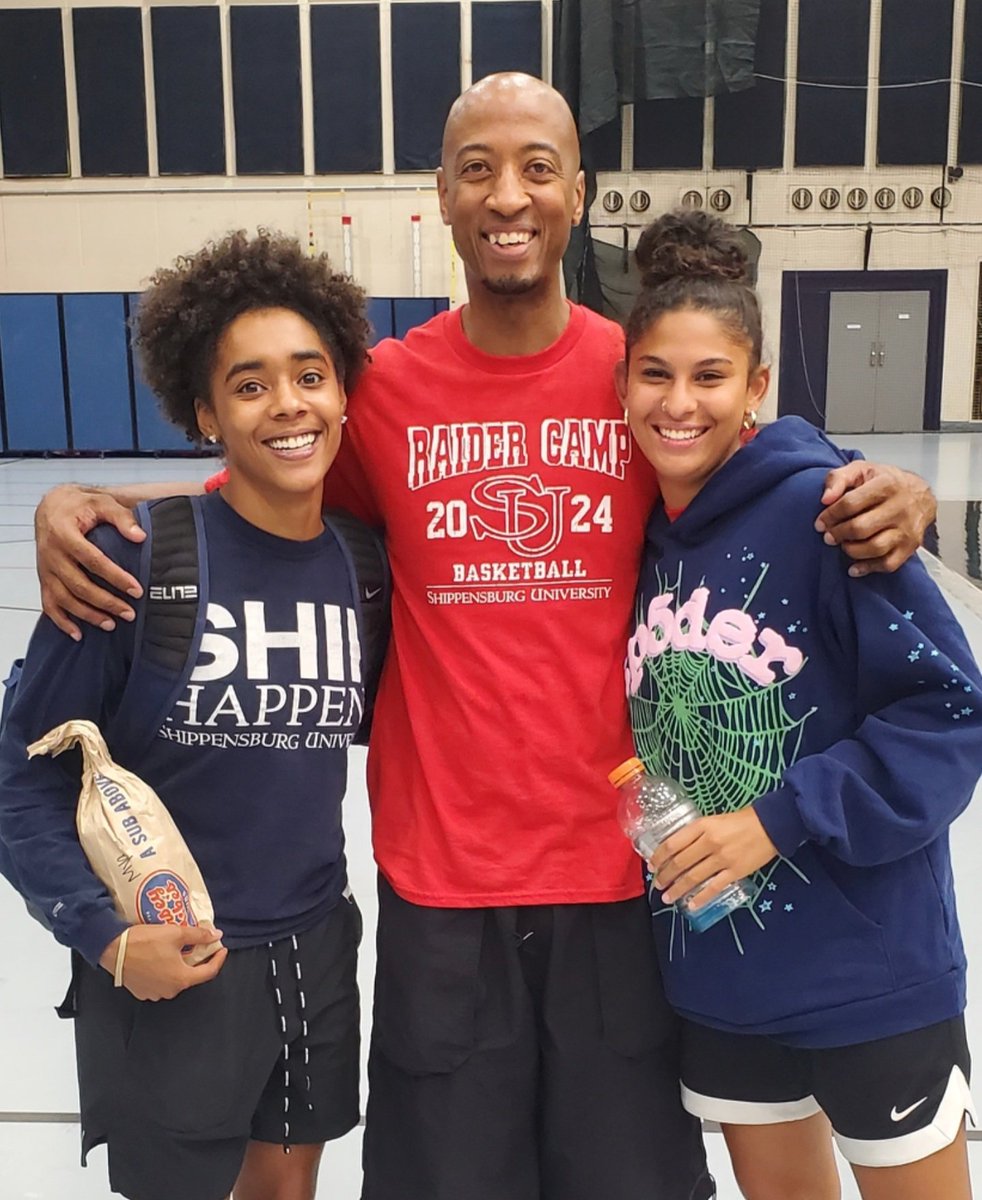 Great seeing my favs today at elite camp! 😍 🏀
<a href="/GeezMya/">Mya</a> &amp; <a href="/ariel_jones_/">ariel</a>
