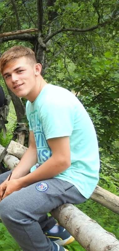 Her anımızda, hep aklımızda.. 

Sonsuza dek.. 

iyi ki varsın Eren !