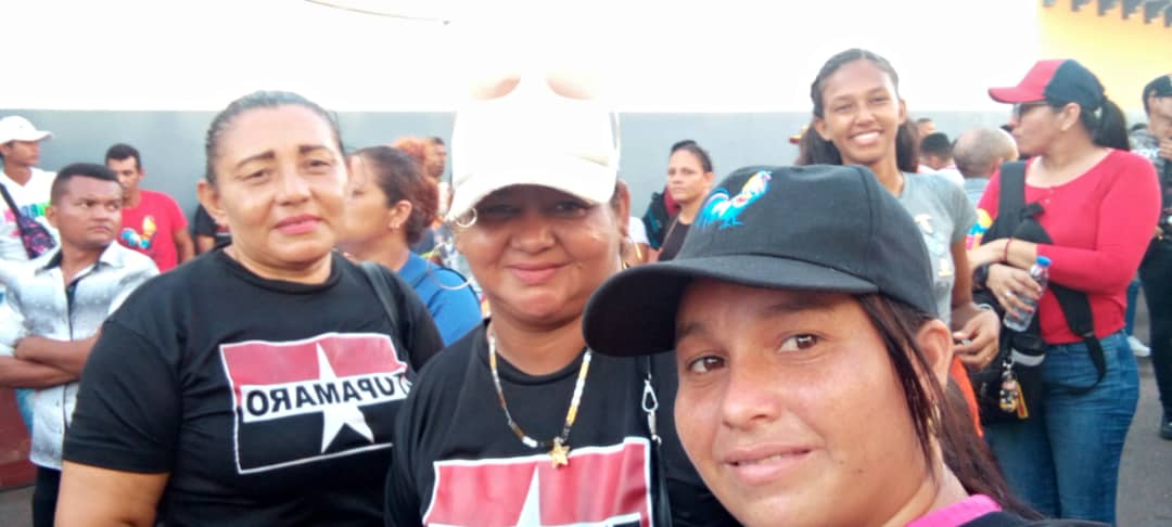 Amor Con Amor Se Paga❤️‼️

Desde el municipio Miranda seguimos dando muestras de apoyo rotundo a nuestro Presidente Reelecto <a href="/NicolasMaduro/">Nicolás Maduro</a> ..
#TupamaroConNico
<a href="/TupamaroMRT_/">Movimiento Revolucionario TUPAMARO Vzla.</a>