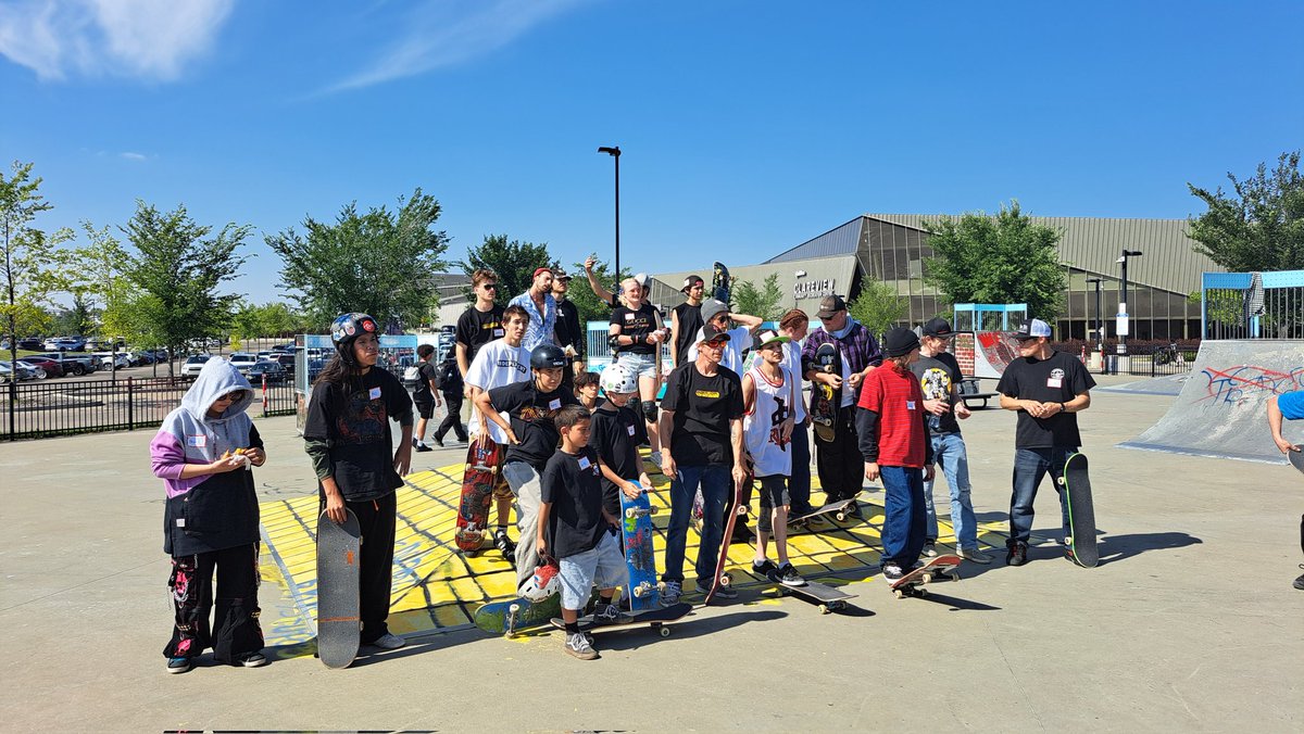JacquiSundquist's tweet photo. Thank you @CityofEdmonton for the excellent
skateboarder skillfest. Each rider was judged on a 90-second run at Clareview Skatepark. Thank you to host Jerry MacLachlan , organizers @AaronWardDene too . A terrific time was had by all. #bestdrip #skatergirl #samosas #sobeys https://t.co/nGQRP5dvdD