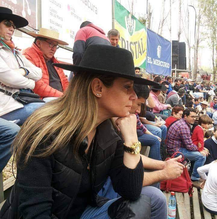 cbarriaz's tweet image. Nuestras tradiciones se cuidan desde que nacemos.
Y lo que nos caracteriza como mundo Huaso ... es la unión.
Huyuyyyy 🇨🇱
#Huasos #Tradiciones #Rodeo #Corraleros #Campo #Rural #Chile #Patria #Folklore #Cueca #CampeonatoNacional #MovimientoALaRienda #RodeoChileno