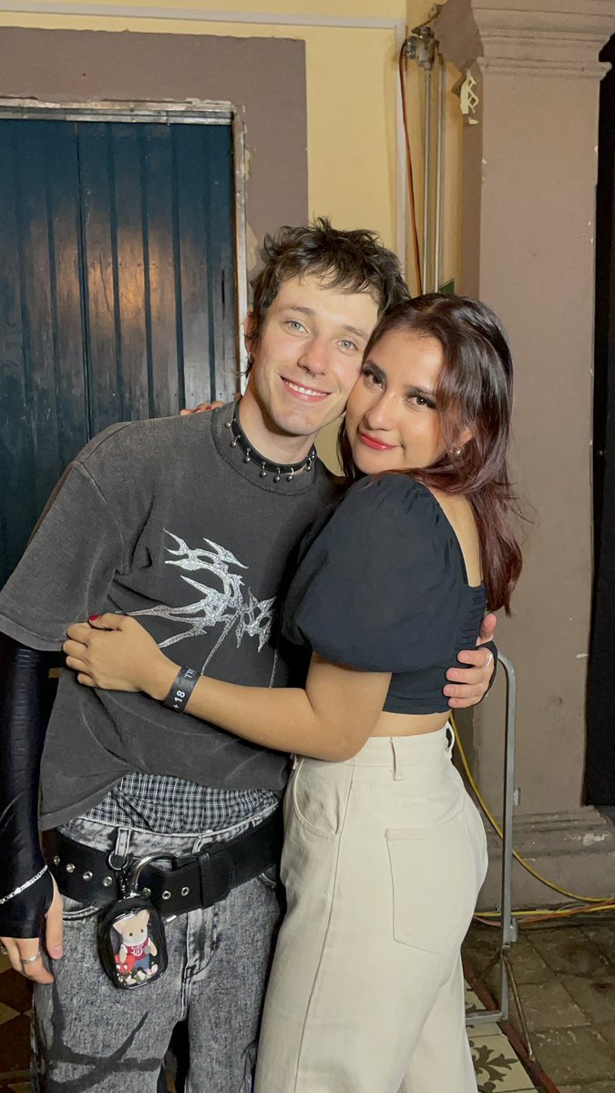 alonparadise's tweet photo. Se logroooooo.
Fue muy bonito verte el día de ayer @alongmusic 🥹🥹❤️‍🩹 https://t.co/VoDYxQycmi