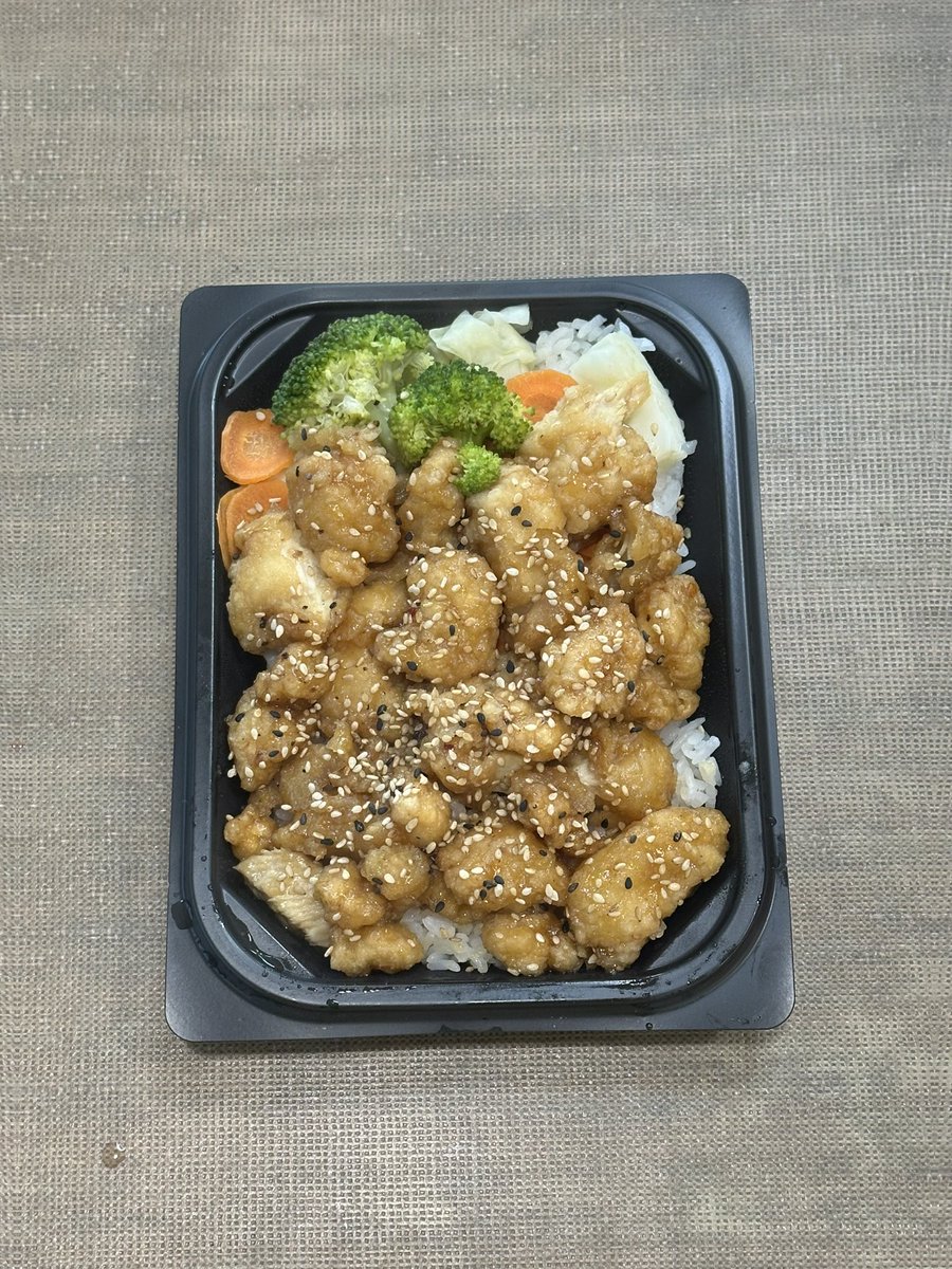 macroscoach's tweet image. Orange Chicken Rice Bowl @wholefoods 

7g Fats
129g carbs
23g protein 

#macroscoach #macros #wholefoods