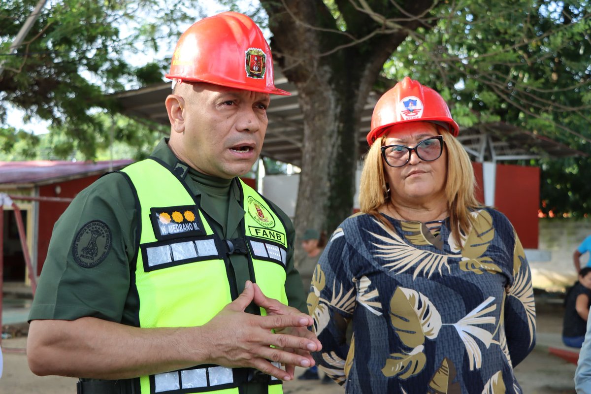 Marys Orasma (@marys_orasma) on Twitter photo #DATO | Gracias al Pdte <a href="/NicolasMaduro/">Nicolás Maduro</a>, se dió inicio a la jornada de rehabilitación del EEI Luis Felipe Marcano municipio San Fernando que el día 28 julio fue víctima del vandalismo de la derecha nada nos vencerá <a href="/_LaAvanzadora/">Yelitze Santaella</a> <a href="/eduardopiate2/">eduardo piñate</a> <a href="/dcabellor/">Diosdado Cabello R</a> <a href="/ConCiliaFlores/">Cilia Flores</a> #DATO | Gracias al Pdte <a href="/NicolasMaduro/">Nicolás Maduro</a>, se dió inicio a la jornada de rehabilitación del EEI Luis Felipe Marcano municipio San Fernando que el día 28 julio fue víctima del vandalismo de la derecha nada nos vencerá <a href="/_LaAvanzadora/">Yelitze Santaella</a> <a href="/eduardopiate2/">eduardo piñate</a> <a href="/dcabellor/">Diosdado Cabello R</a> <a href="/ConCiliaFlores/">Cilia Flores</a>