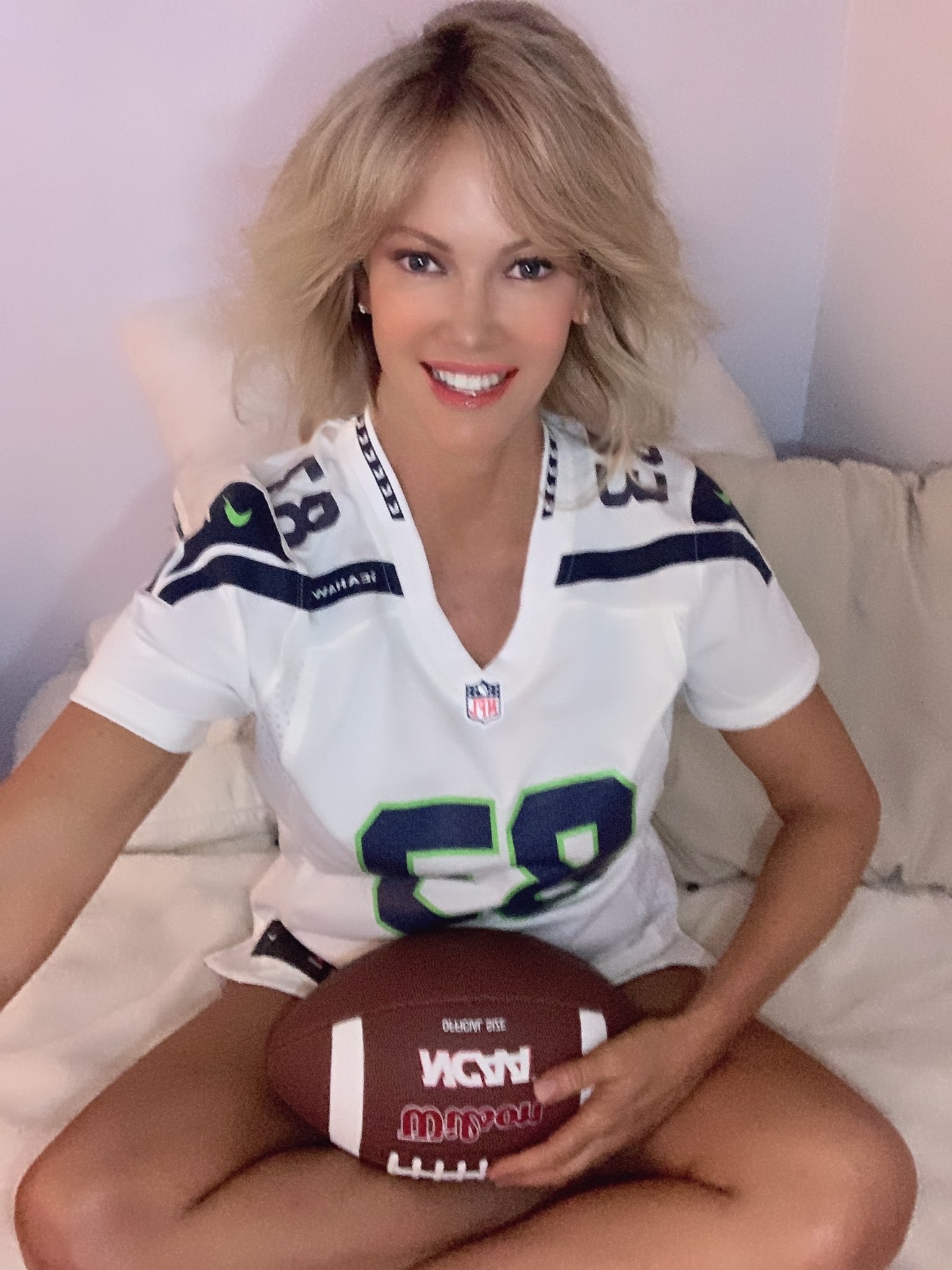 I’m so excited for the upcoming season! Go Hawks! #Seahawks https://t.co/DcUdgbdrBH