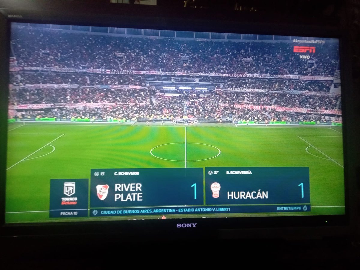 DiegoJosChes_Ok's tweet photo. #Mención especial para el público de @RiverPlate que llena la cancha cada partido como local. Son 85 mil personas #aglomeradas en el Monumental. Hay que tomar la real dimensión de esto, pues es el club más #convocante de Sudamérica. Es emocionante ver el estadio siempre #repleto. https://t.co/SCoj3hJxjg