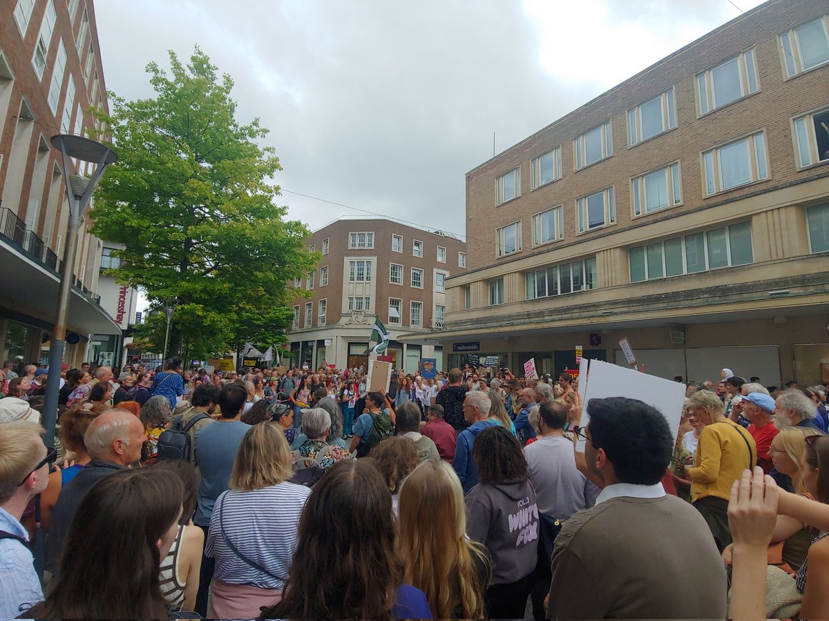 WillAczel's tweet image. Huge peaceful demonstration in #Exeter today.

Shows how the vast vast majority of us are united against racism, Islamaphobia &amp;amp; the politics of hate &amp;amp; division.