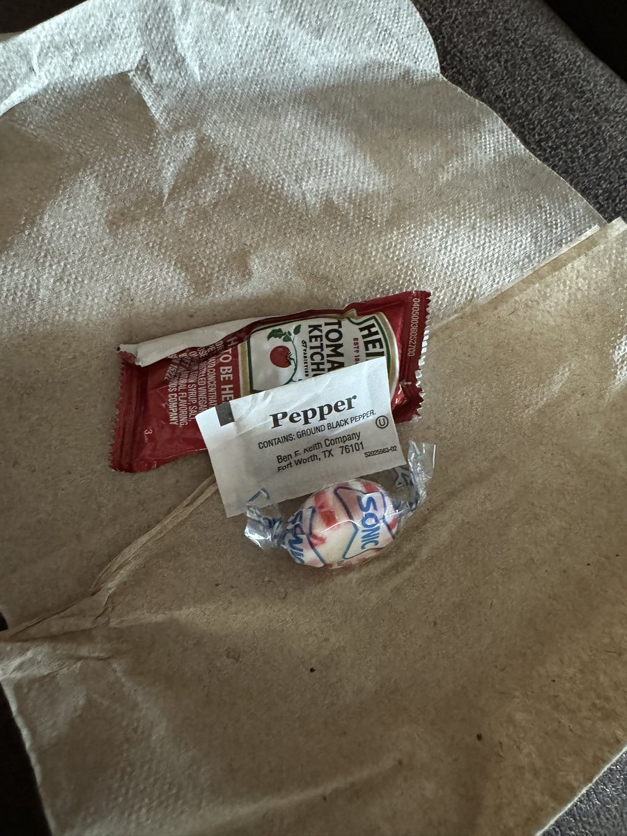 banshee1313's tweet photo. @sonicdrivein I’m
Convinced you are single handedly responsible for roadtrip fist fights among kids. Who gives one mint for 4 burger meals. SMH https://t.co/DO5rYK3Wds