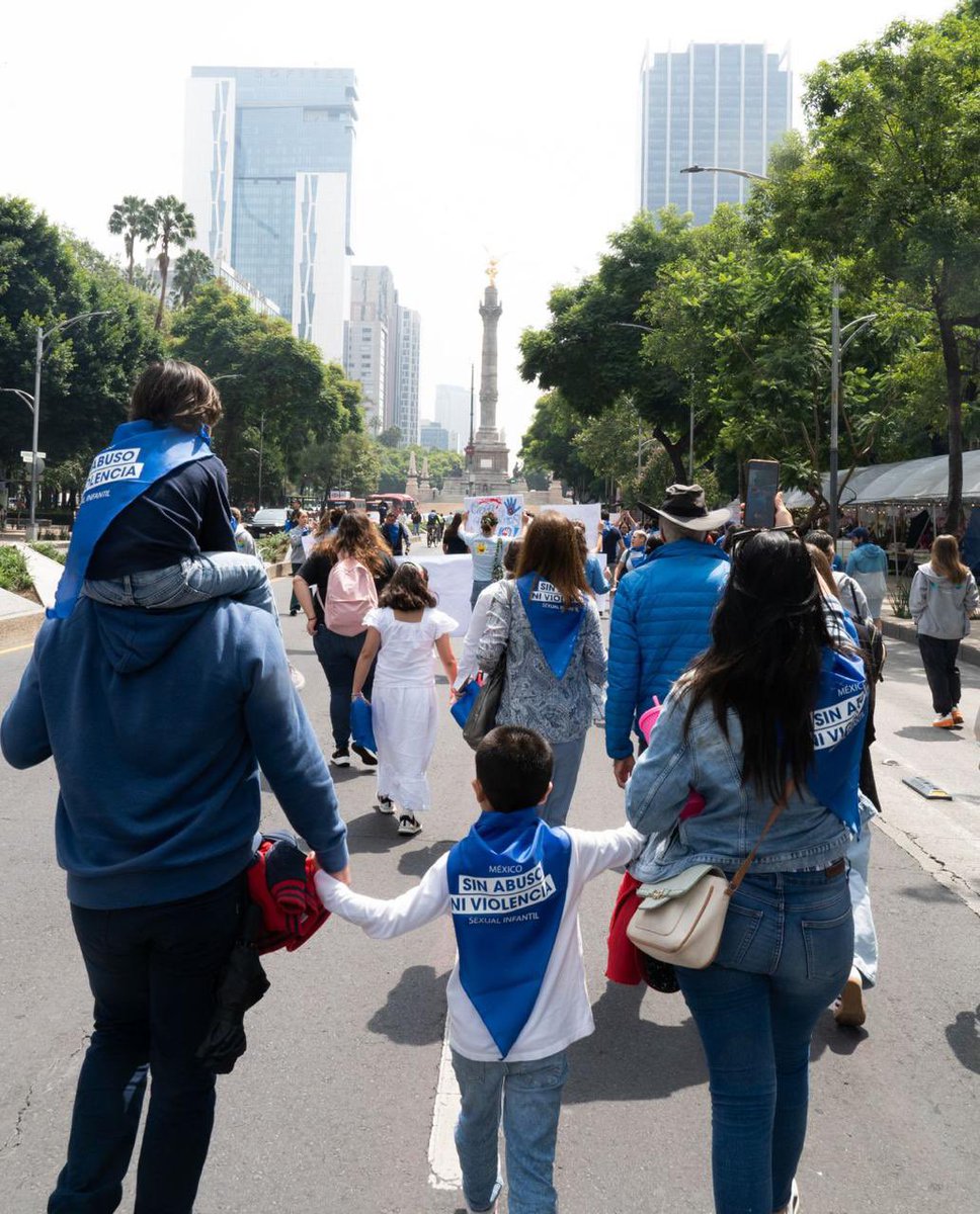 Ayer hicimos historia con la 1era marcha en contra de la violencia s*xual infantil con <a href="/valienteslatam/">Movimiento de Valientes Latinoamérica y el Caribe</a> <a href="/scachog/">Salvador Cacho</a> y demás sobrevivientes, aliados y amigos en el <a href="/senadomexicano/">Senado de México</a> GRACIAS a todos por el apoyo y difusión 💙💙💙 #ConLosNiÑosNo