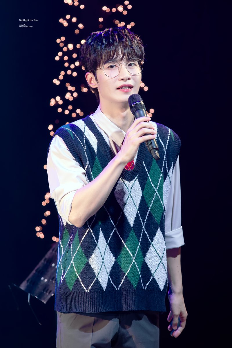 _SpotlightOnYou's tweet photo. 240810 뮤지컬 트루스토리 밤공 무대인사
#이세헌 마일로주니어

마일로주니어가 왜이리 로키엔드 킹카야.. https://t.co/lA9N4qoycK