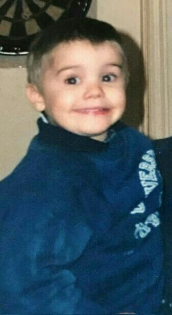 lethecreat's tweet image. traços de criança sumindo:)