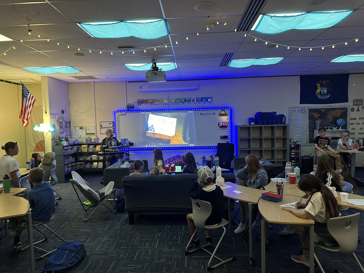 MsHarmon_'s tweet photo. Back to School! Bridge 4 was last week and our  future 4th graders of Heritage are ready to go! 😎📚 #sascompass #heritagelearn https://t.co/d0JTptW86i