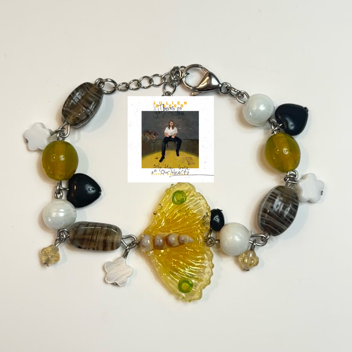 braceletladyy's tweet photo. jewelry giveaway!! 

1 winner will recieve a free custom piece inspired by anything they want!! can be a song, album, tv show, movie, ANYTHING!!

to enter:
 
-follow me + rt
-rt my pinned tweet

-reply with what you would get!

ends 8/24 (same day as my next drop!) https://t.co/iyPxAWC8mS