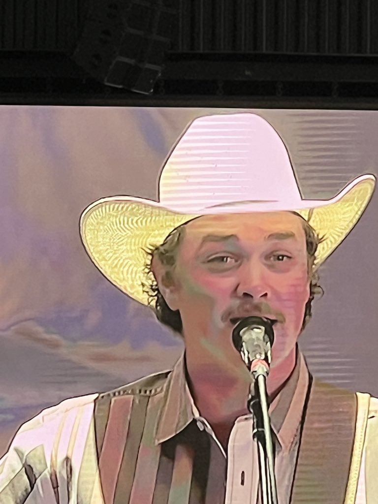 bodalton's tweet photo. @Zachtopmusic looking like a 90’s @tracy_lawrence throwback tonight in Arkansas. https://t.co/wKK3281E1w