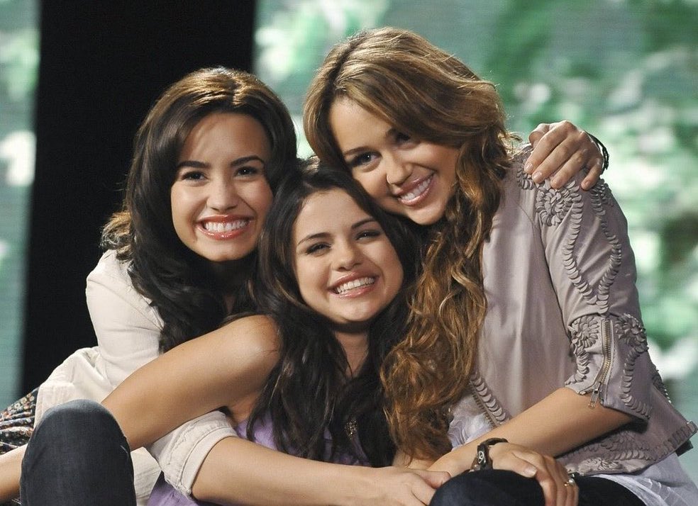 PopCrave's tweet photo. 15 years ago today, Miley Cyrus, Selena Gomez, Demi Lovato &amp; the Jonas Brothers released “Send It On.” https://t.co/7re8eTQuWq