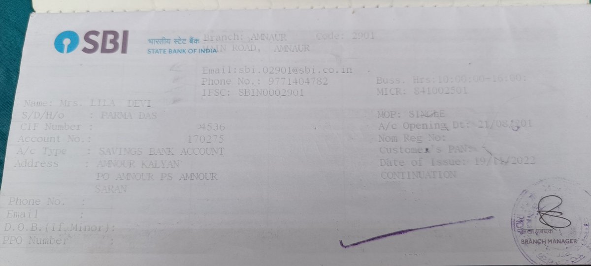 AMARJITGaurav's tweet photo. @TheOfficialSBI @RBI @nsitharamanoffc This is how poor generations are being served by rich banks,she is in need of medicine,not able to withdraw money,running bank from 1 week for KYC, has been told to wait next 15 days as concern officer is on leave, is it ur policy?SBIN0002901 https://t.co/yAJK6FzOyU