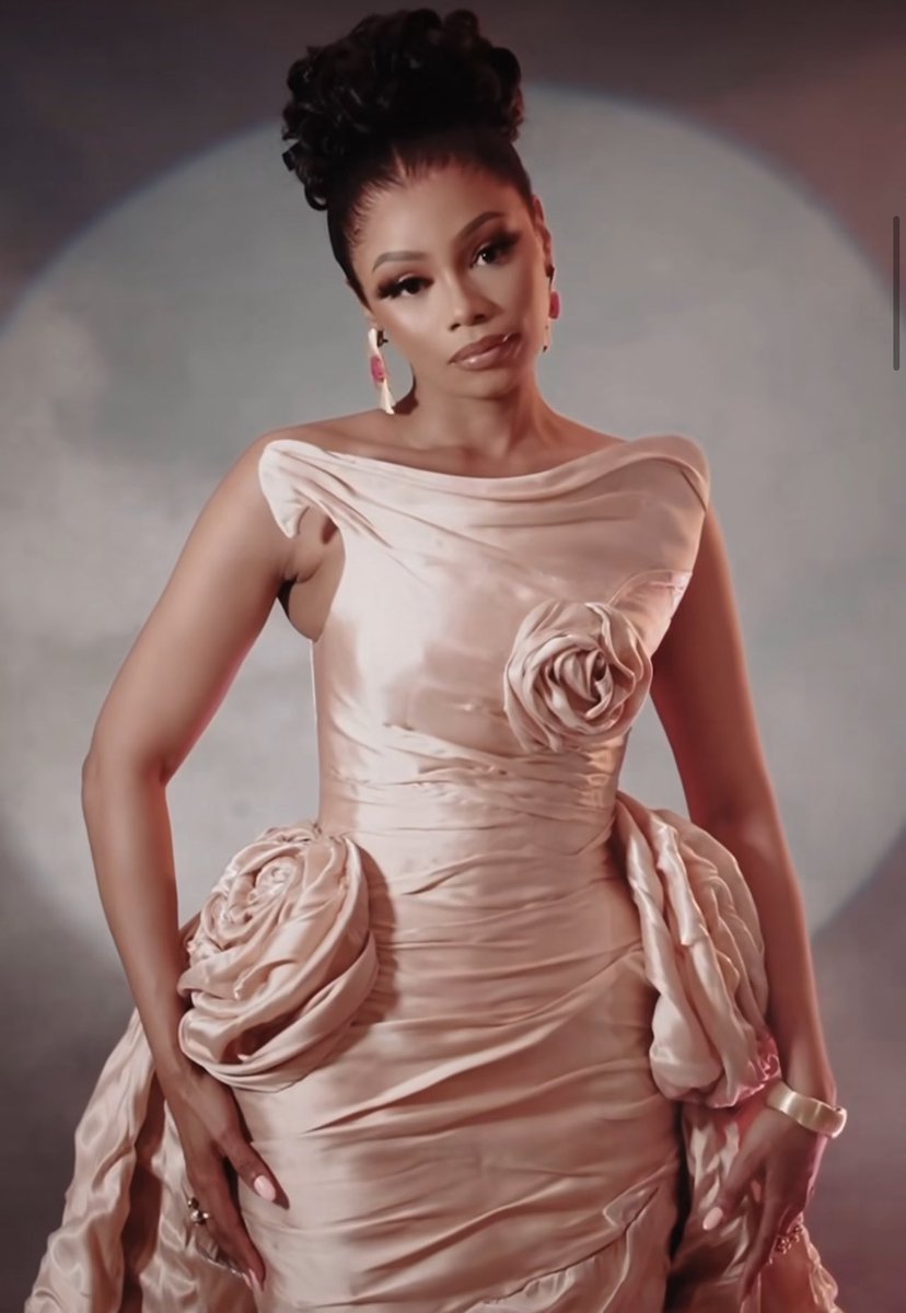 mefeater's tweet photo. The beautiful @Bonang Matheba devoured each and every look while hosting this year’s #MissSouthAfrica pageant 💕

Stylist: @dahmola https://t.co/4TaPOw9f3q