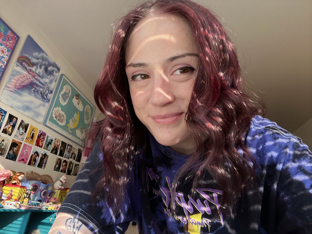foresthunny's tweet photo. hey twitter I was blue for 9 years and now I’m red :) https://t.co/5eZnpiceUZ
