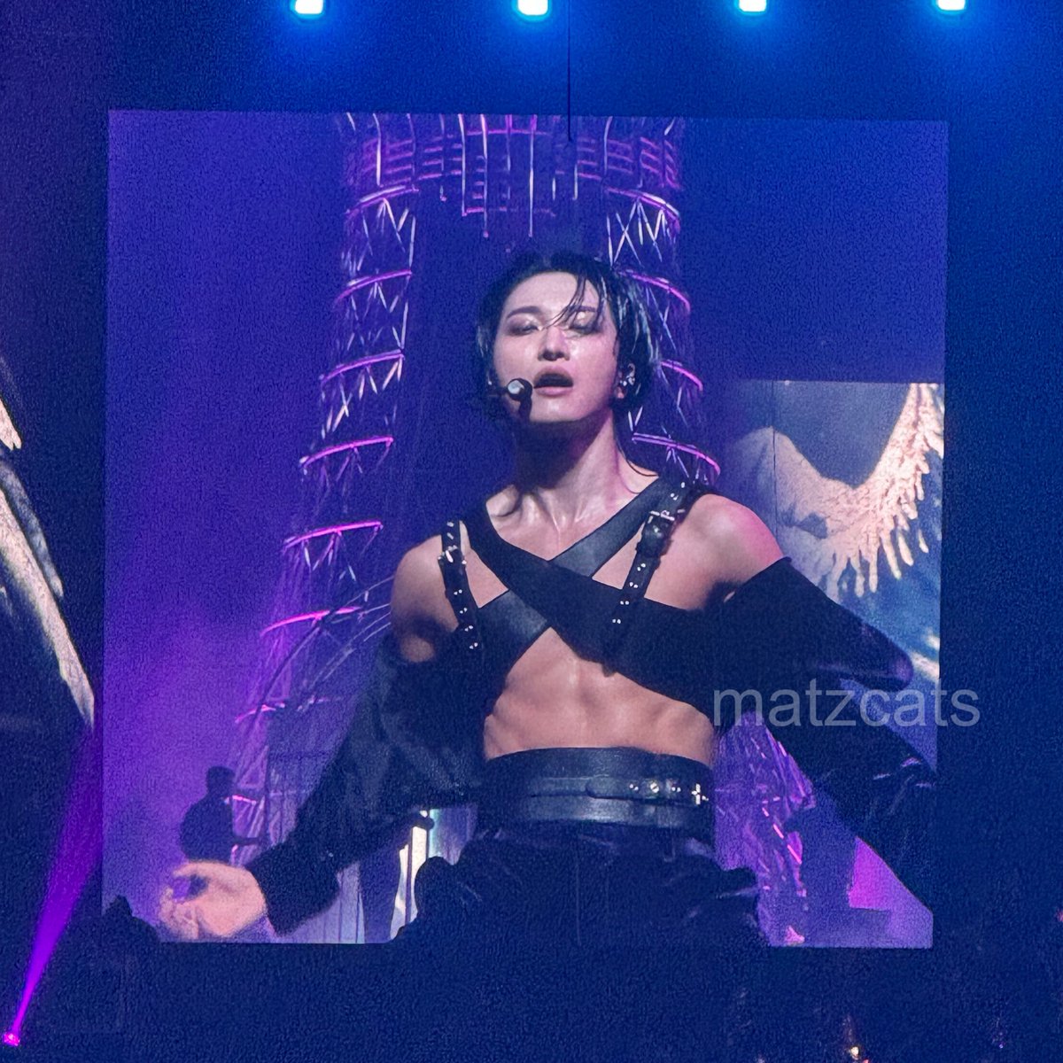 matzcats's tweet image. WHAT THE FUCK SEONGHWA #ATEEZinChicago #ATEEZinRosemont