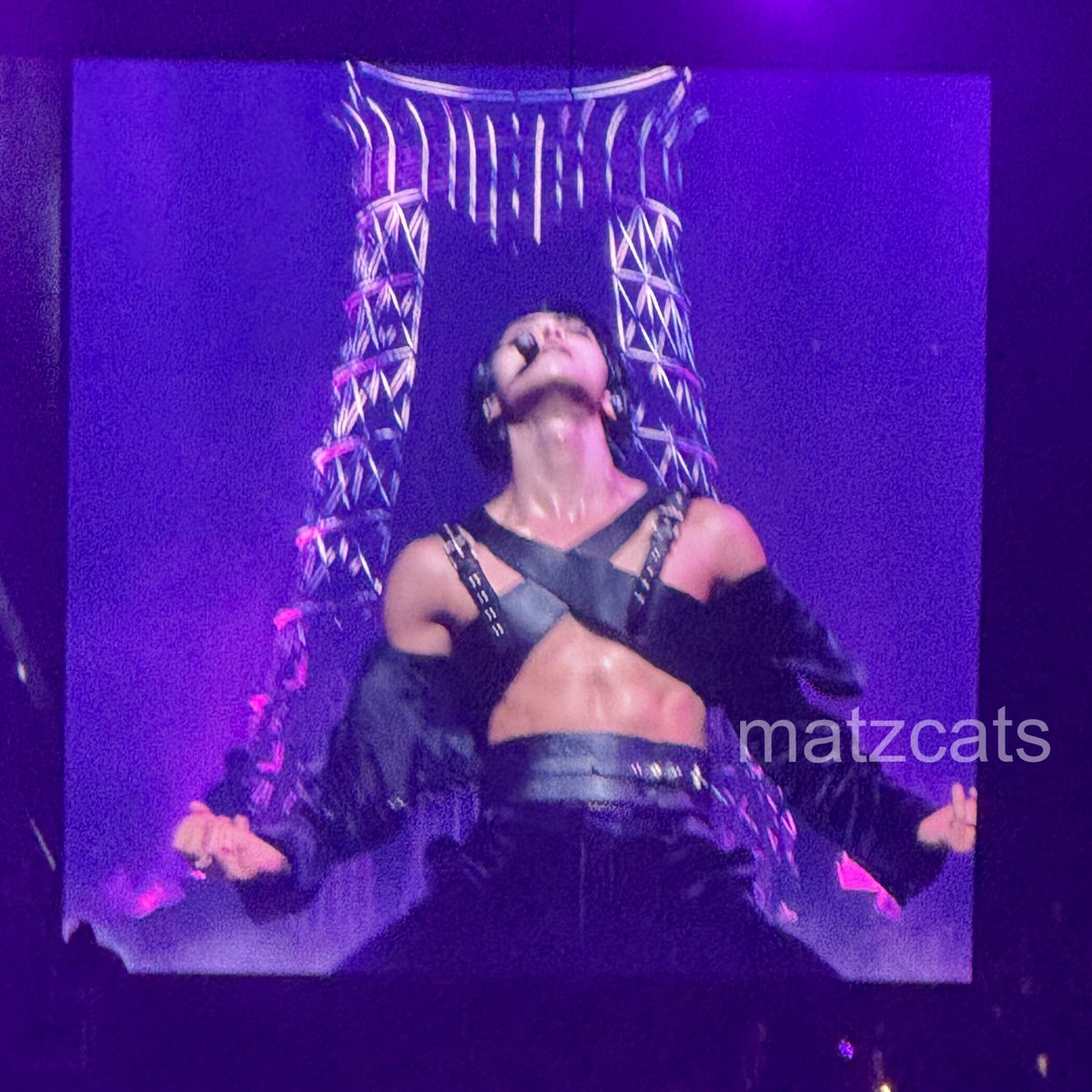 matzcats's tweet image. WHAT THE FUCK SEONGHWA #ATEEZinChicago #ATEEZinRosemont