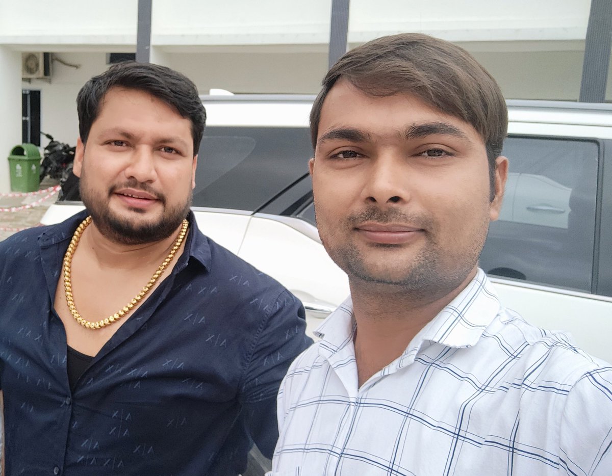 सेवा के अलख जगाते रहीं, जनता के सपना सजाते रहीं।
रउवा जिनिगिया में दुख कबो आवे ना, रउवा हजार साल ले मुस्कुराते रहीं।
गोपालगंज के पूर्व चेयरमैन युवा दिलों के धड़कन श्री मुकेश पांडेय जी को जन्मदिन की बहुत बहुत बधाई एंव हार्दिक शुभकामनाएं।