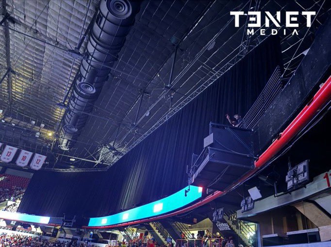 Everything about this campaign is fake.

Kamala is now using big black curtains to hide empty sections at her rallies.

Phoenix yesterday:       Las Vegas today: