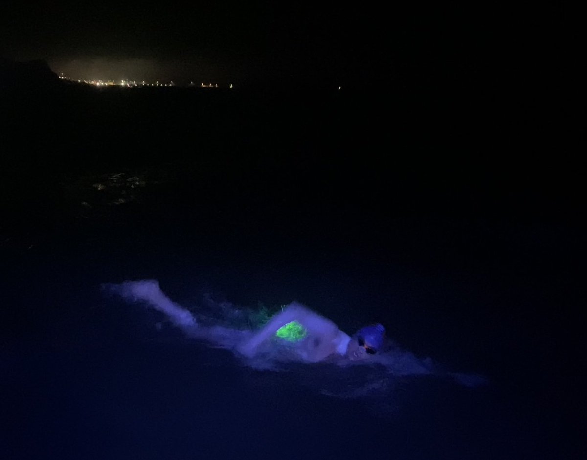 Jamie MacKay 🏴󠁧󠁢󠁳󠁣󠁴󠁿 has started his attempt to swim the English Channel from Samphire Hoe alongside Connemara (tracker: channelswimmingassociation.com/pilots/connema…) <a href="/RedTopSwim/">RedTopSwim</a> <a href="/CSAswimmers/">Channel Swimming Association</a>