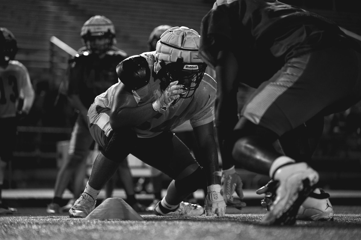 BudaHaysFB's tweet photo. M A D N E S S. @coachmarktorres 

#FallCamp | #Rise https://t.co/0hD5VXHzdQ