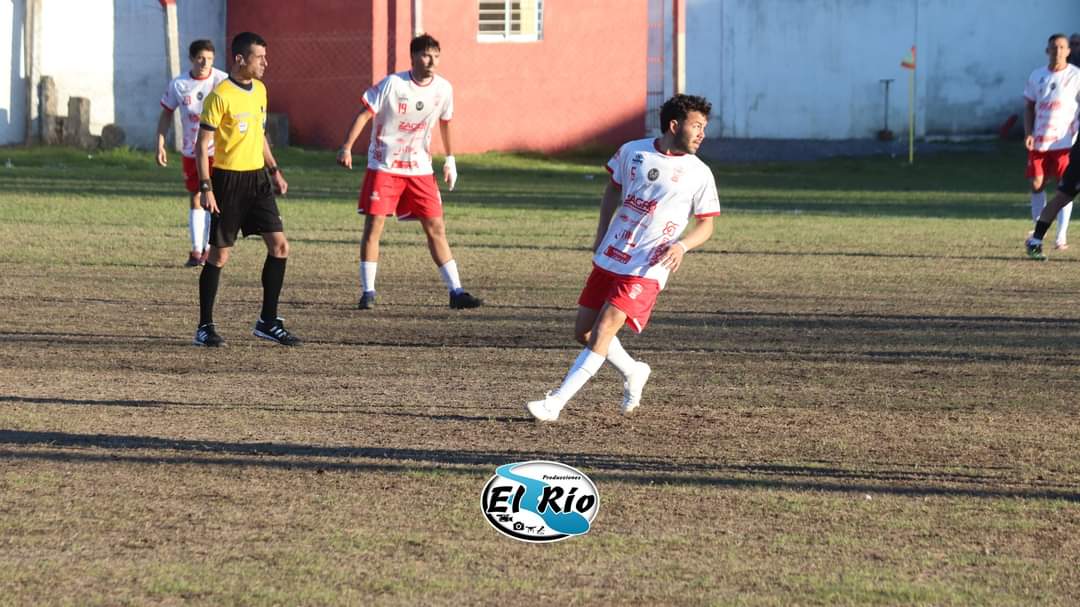 pordeporte33's tweet photo. Final en el Parque Colón de nuestra ciudad por la Copa Auf Uruguay.
Huracán avanza de fase luego empatar sin goles y ganar 5 a 3 en los penales ante el Lavalleja Futbol CLUB MINAS. https://t.co/mNbAHKo7d9