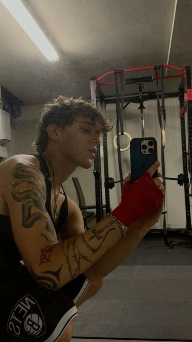 chasingghostsw's tweet image. __________________________________   
 ← 🔘 Andrew Skarsgård                 ⠇                                        
¹⁰ ᵐᶤᶰ ᵃᵍᵒ 
 
Need one 
                            🔊ₑₓₚᵣₑₛₛₒ.ₘₚ₃