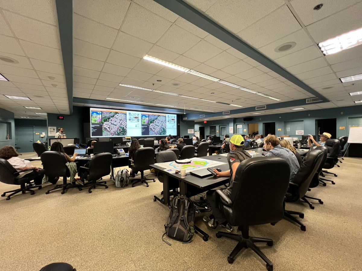 2024 HLSA-HIGICC Geospatial Expo on Kauaʻi Island at the Kauaʻi Emergency Management Operations Center and Pau Hana at the Kauaʻi Beer Co. 

Thank you Frontier Precision for sponsoring the event. We had folks fly in from California, Oʻahu Island, and Hawaiʻi Island 🤩