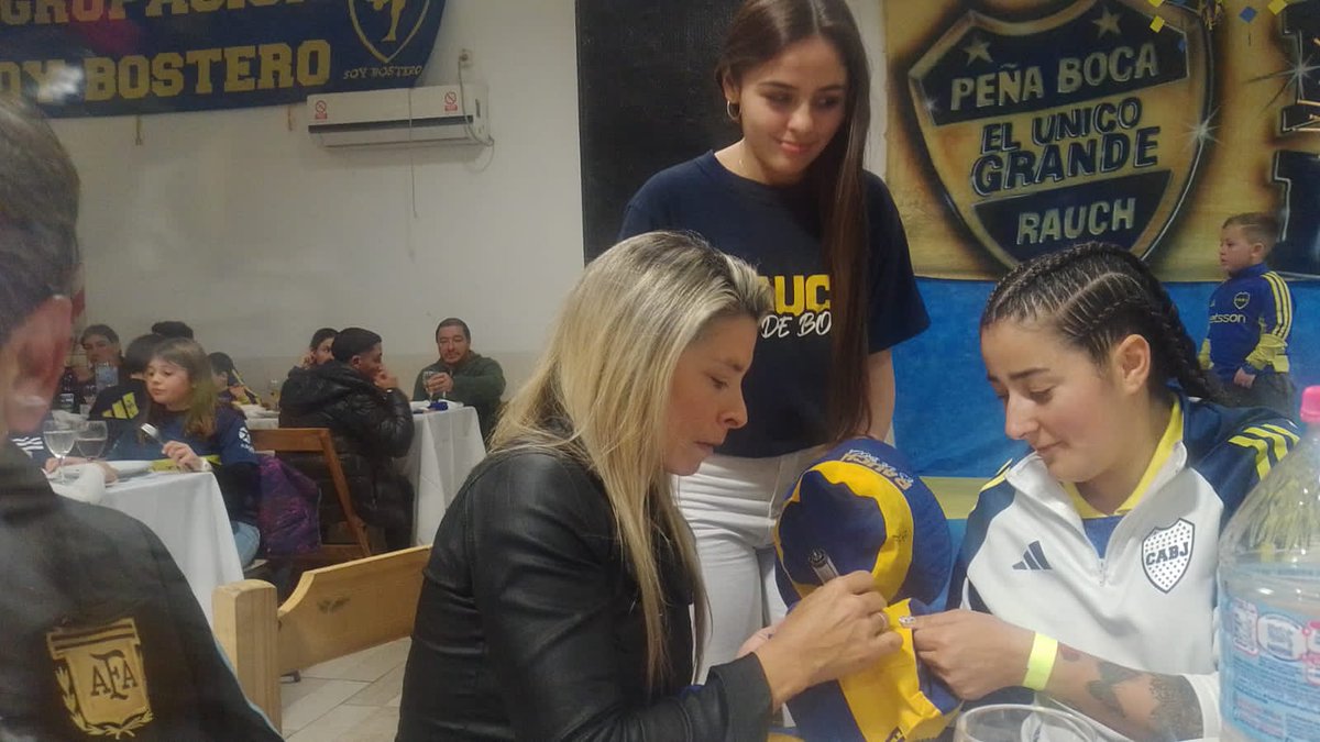 LuisFregossi's tweet photo. Gracias @ElRauch por convocarme para animar esta hermosa fiesta bostera 💙💛💙 @MayorgaDoc @Fa_RodriguezOK #BetoMarcico https://t.co/sDeWmBgHP3