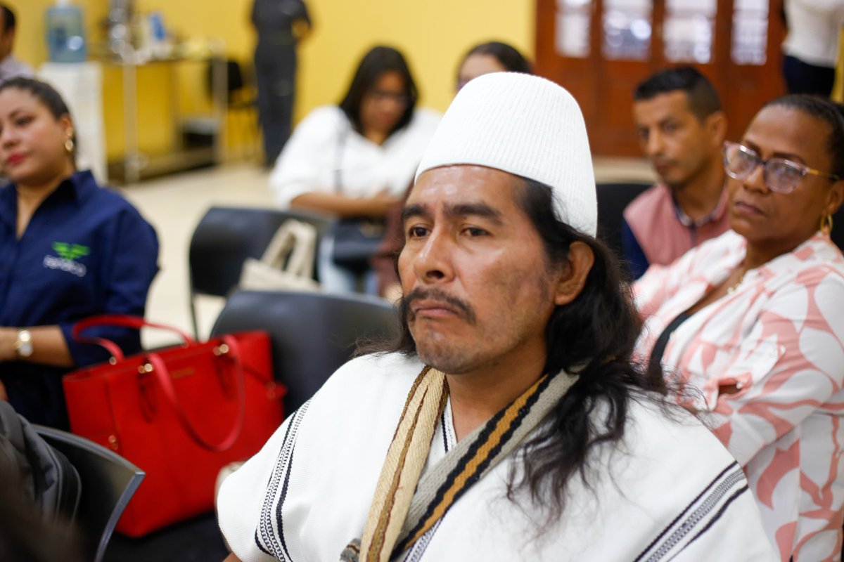 Agradezco al Cabildo gobernador Luis Salcedo Zalabata su voluntad para acompañar los esfuerzos por la paz. 
La cultura diplomática y pacífica del pueblo Arhuaco serán clave para facilitar diálogos auténticos <a href="/CArhuacoMagdale/">Cabildo Arhuaco Magdalena - Guajira Sierra Nevada</a>