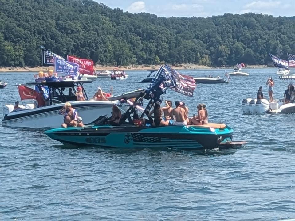AllMyCoin's tweet photo. @MarioNawfal No AI needed. #TrumpBoatParade #Trump2024 https://t.co/u9YKvwRZ25