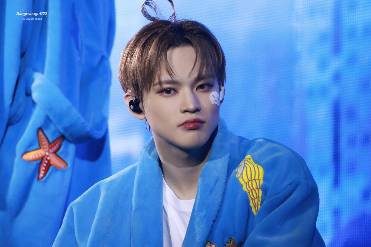 Daegeseage1122's tweet photo. 240810 마닐라 드림쇼 day1 엔딩 천러

잘생긴거 인정하시죠…😖

#천러 #CHENLE https://t.co/bpfjpUSc8U