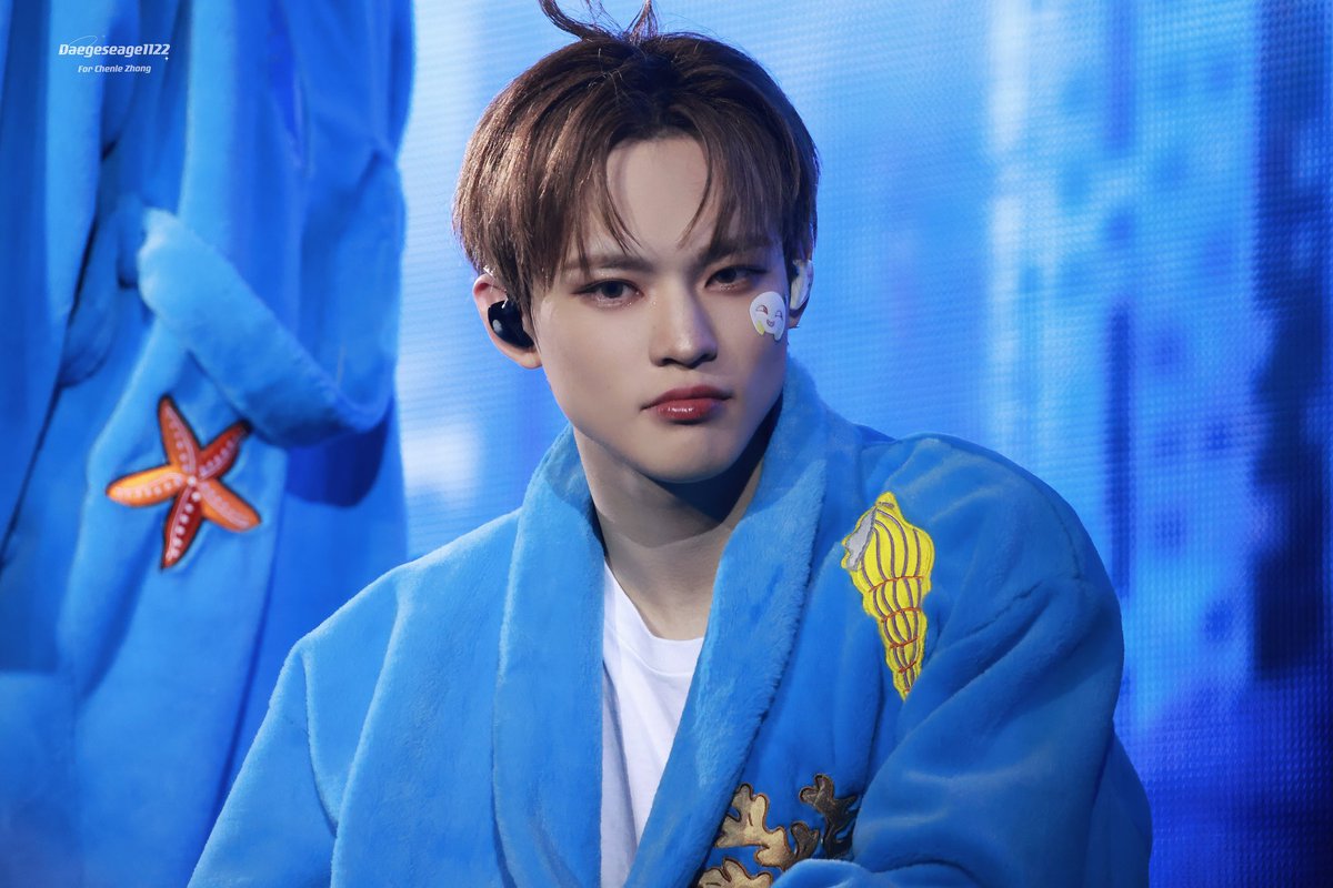 Daegeseage1122's tweet photo. 240810 마닐라 드림쇼 day1 엔딩 천러

잘생긴거 인정하시죠…😖

#천러 #CHENLE https://t.co/bpfjpUSc8U