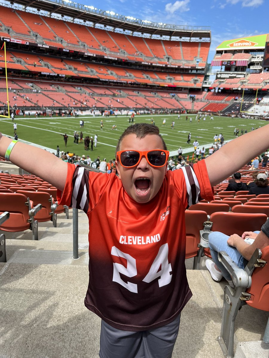 DavidDroes's tweet photo. Took Matthew to his first Browns game today!  He had a blast!  @Browns I think this picture sums up his day! https://t.co/2QNqMopsk7