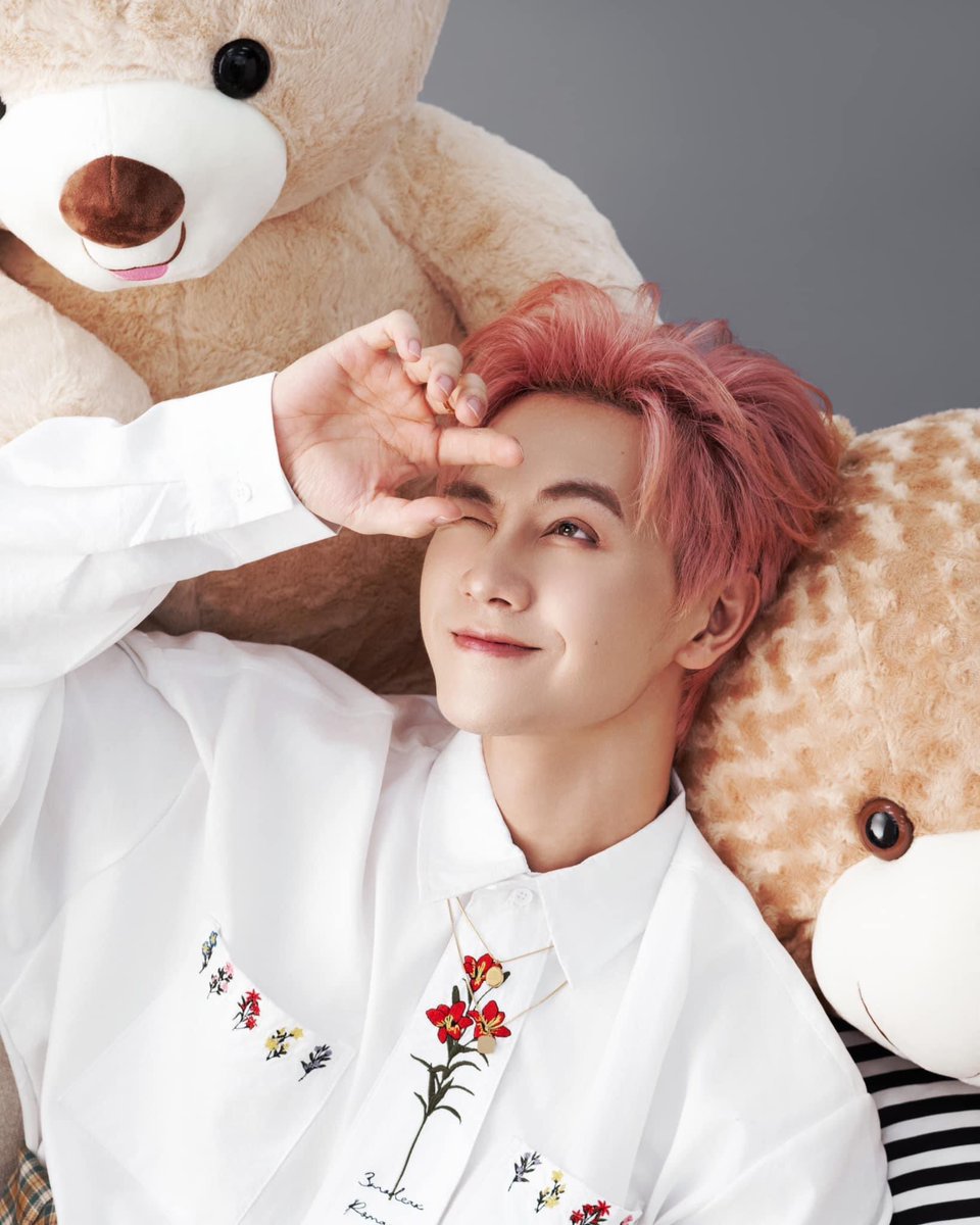 JSOL_DreamS's tweet photo. Nhân dịp Ngáo Ngơ top 2 trending, thành viên “oét” của boyband toàn cầu xin phép tặng nhẹ mọi người một bộ hình lấy đà chuẩn bị lên top 1 nhéeeee 🙈🙈🙈 (2/3)

#JSOL #AnhTraiSayHi #ATSH #DreamS @DreamS_Vietnam https://t.co/E1xkqCG8yb