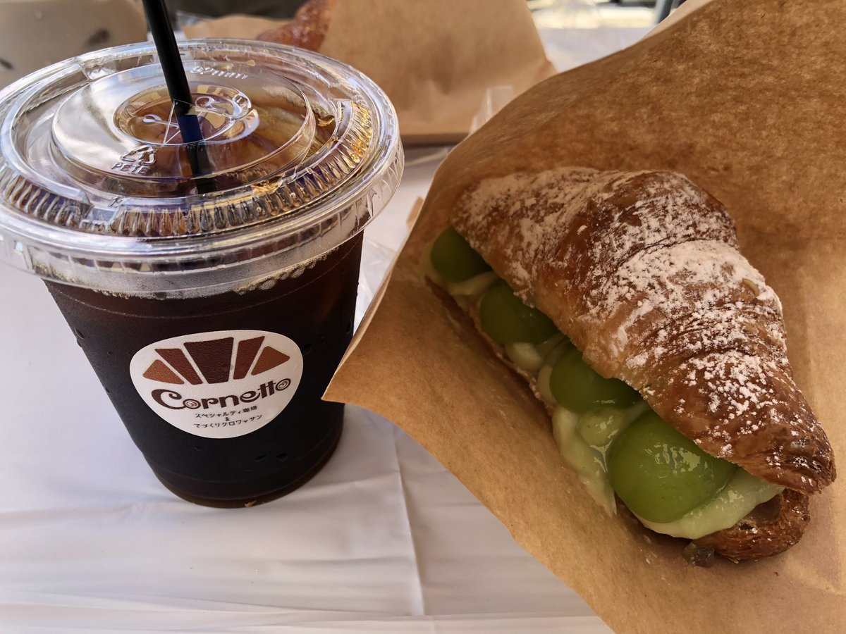 Bz_s_and_a_DoAs's tweet photo. はい今日の朝昼兼ごはん〜♪😋🥐🐙☕️
#朝ごはん #昼ごはん
#クロワッサン #cornette #防府市
#たこ焼き https://t.co/SwznehQIHG
