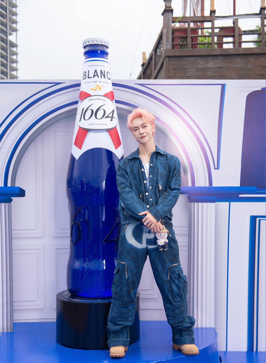 Cùng #JSOL nhìn lại đêm tiệc âm nhạc đầy hứng khởi với màn trình diễn bùng nổ của Đội Trưởng Trần và Wren Evans trên du thuyền 16:64 sang trọng mang đậm hơi thở kiến trúc Pháp đầu tiên của 1664 Blanc, dưới bầu trời hoàng hôn lung linh của Sài Gòn.