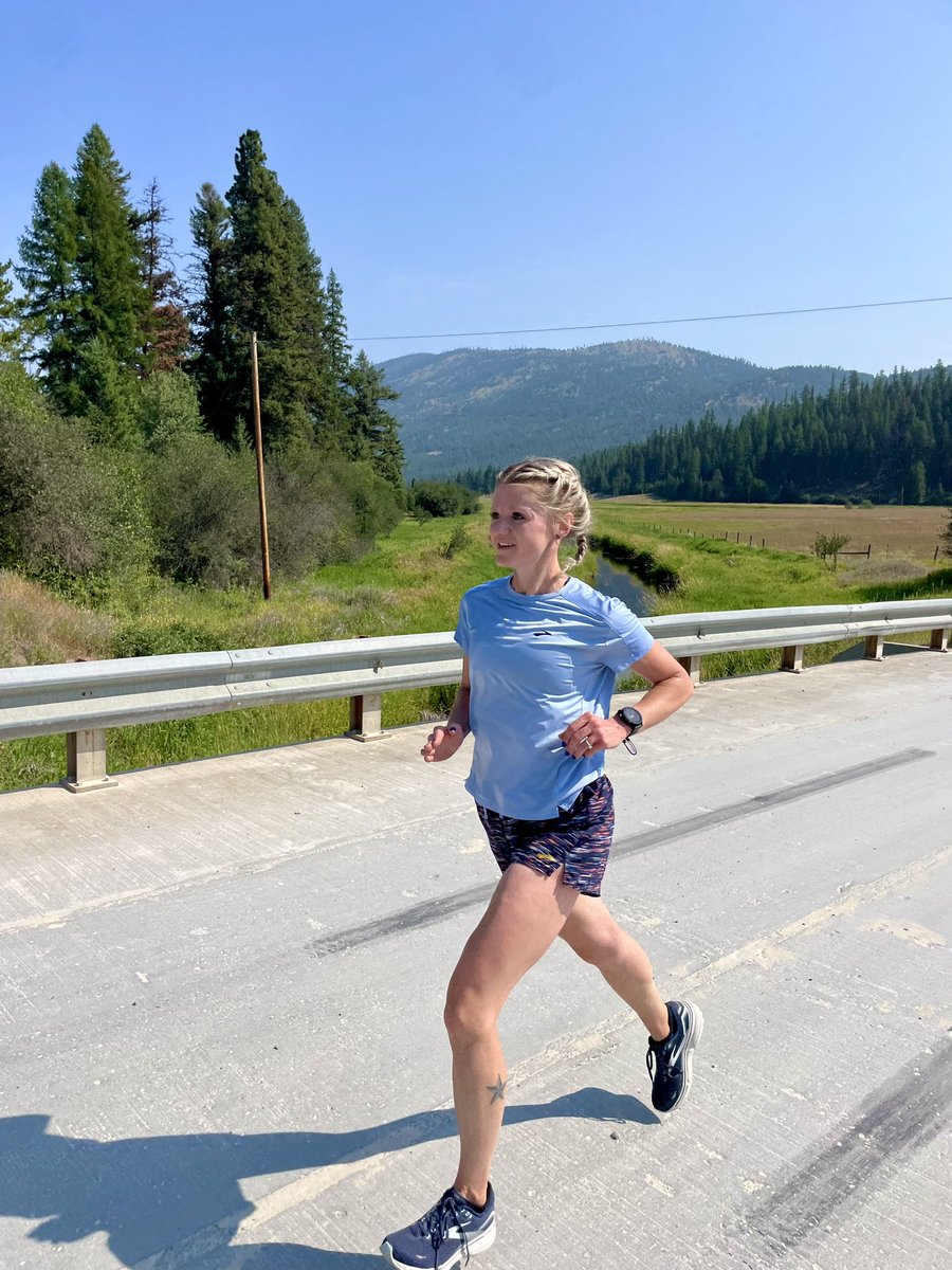 kaeloni_neville's tweet photo. These run views never get old. Same roads, but a new perspective with each run.
#runviews #runnergirl #runningmountainroads #brooksrunningcollective #letsrunthere #runhappy https://t.co/IqsKUymBeu