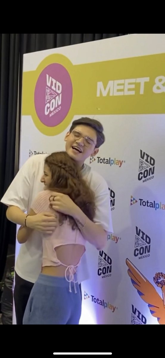 Andrea_Lara008's tweet image. 2023//2024
No es la foto, es el recuerdo ✨
Gracias por ser siempre la persona que nos alegra cada noche de nuestras vidas, estoy agradecida de poder ser parte de tu comunidad y decir que abracé al mejor streamer del mundo.
Te quiero montones montones montones 💕🌻 @elmarianaa