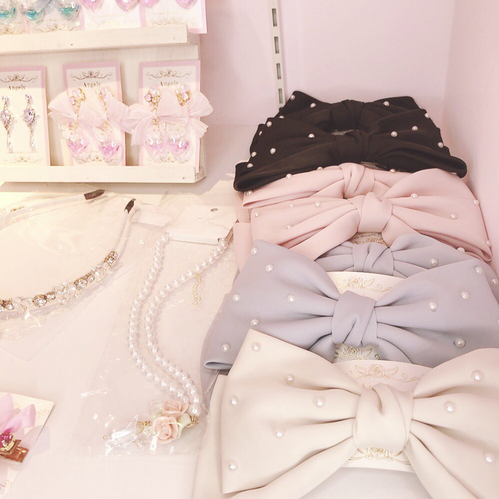 Kawaii☆Stars SHOP♡
🏖海だ♡祭りだ♡🎆
カワスタ🌻キラキラ夏祭り❣️🍧

8/11
ただ今の店舗状況です♡

 Angelyさま
〈<a href="/Angely_handmade/">❤︎ 𝔸𝕟𝕘𝕖𝕝𝕪 ❤︎エンジェリー🤍12/2〜12/6池袋ルミネ1階</a> 〉

涼しげにお水が入った耳飾り🫧や
パールリボンのバレッタ🎀

甘く煌めくキラキラ世界へ
お連れします…✨

ぜひ♡手にとってご覧ください♡