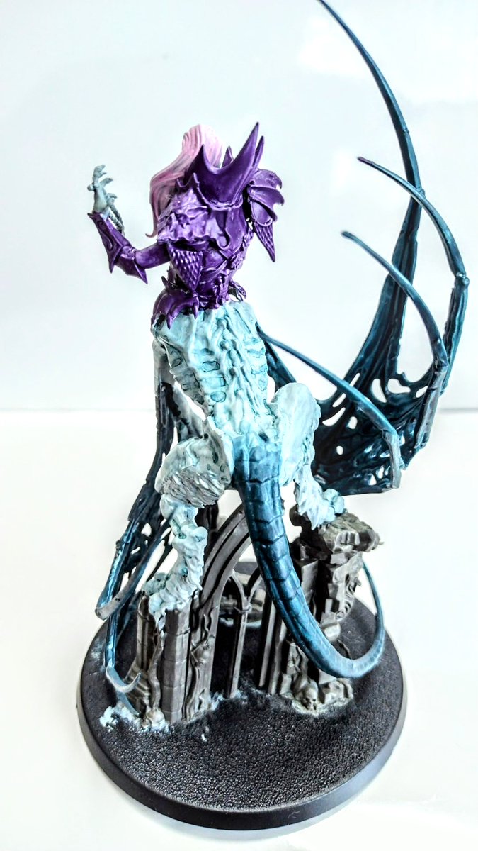 【日刊ウォーハンマーを作る56】

LAUKA VAIのボディを青白くしながら、翼とのグラデーションに繋げることが、今回の課題。

ボディは青白くできたけど、陰影が強すぎた💦でも尻尾の根元のグラデは及第点かな。あとは翼のグラデがもう一歩だな〜ムズい！

#warhammer
#ウォーハンマー
#ソウルブライト