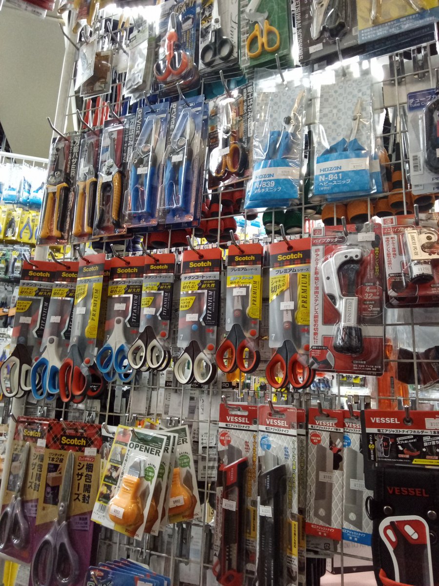 秋葉原本店1階の工具売場】 ハサミ類、六角レンチ、精密ドライバーや