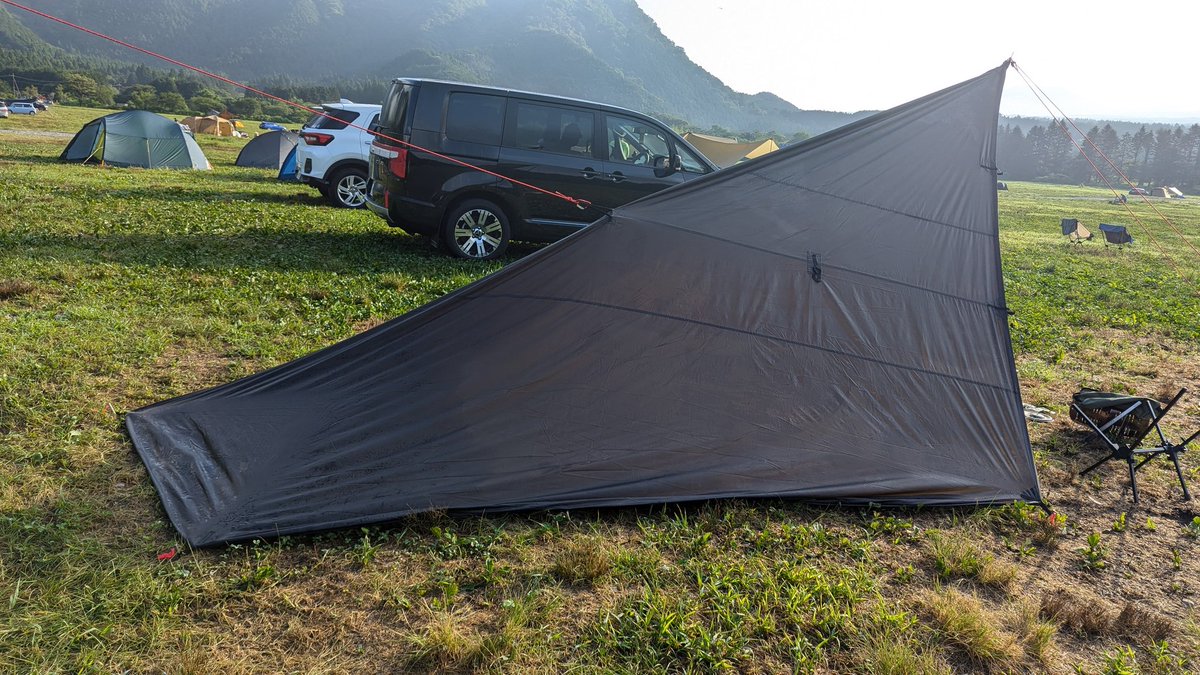 先日のタープ貼り
４✕４で貼ったので、中で大の字で寝れます。
ま、急な雷雨で、半分車中泊でしたけど。